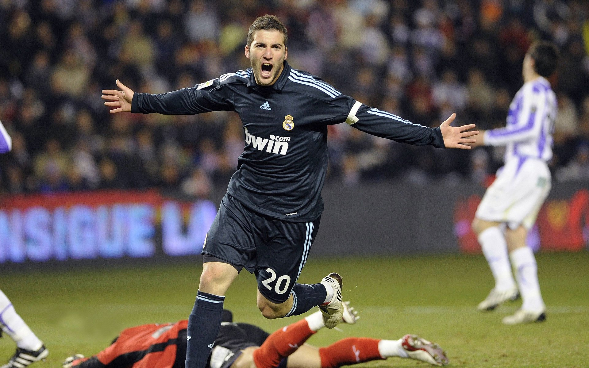 九游娱乐-黄潜战术铁幕锁死葡萄牙，巴斯托尼一夫当关定乾坤